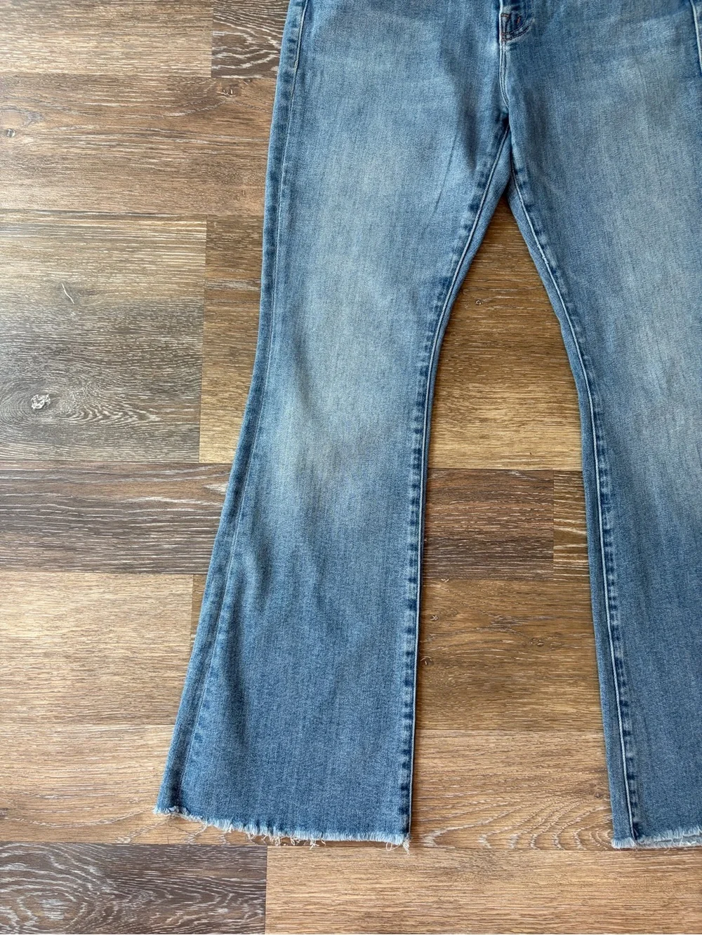 Mother The Lil Weekender Fray jeans size 31 A Groovy Kind of Love wash